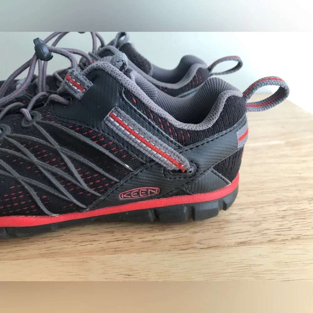 Keen Waterproof Shoes Big Kids Size: US 2 EUR 34 CM 21